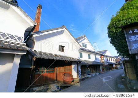 [Saga Prefecture] Sake Brewery Street in Hizen Hamashuku in sunny weather 98901584