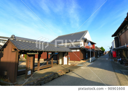 [Saga Prefecture] Sake Brewery Street in Hizen Hamashuku in sunny weather 98901608