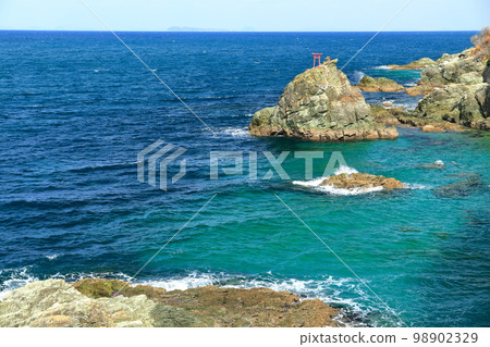 [愛媛縣] Iyonada（Kushiu海岸）的Tsunakake Rock 98902329