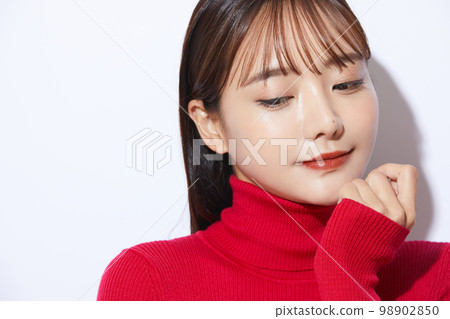 紅色針織的年輕女子的美麗肖像 98902850