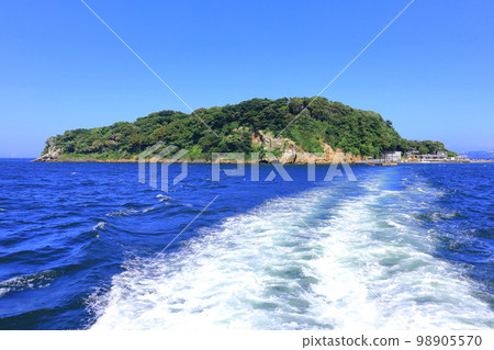 Scenery of Sarushima seen from a ship Scenery of Sarushima seen from a ship 98905570