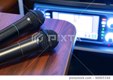Karaoke image Karaoke image 98905588