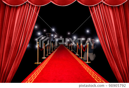 Presentation and photographer 98905792