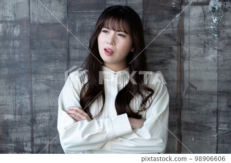 Frustrated woman 98906606
