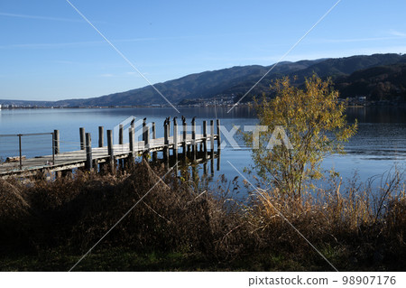 Quiet Autumn Suwa Lakeside 98907176