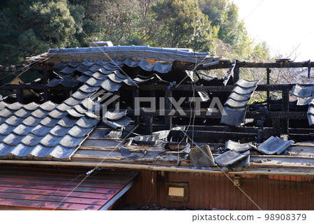 私人住宅被火燒毀 98908379