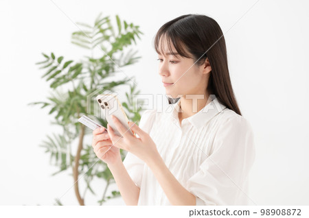 智能手機和卡的女人 98908872
