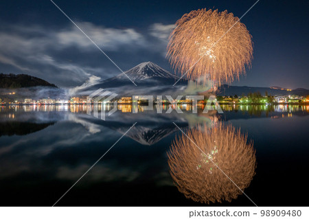 [山梨縣]川口湖冬季煙火 98909480