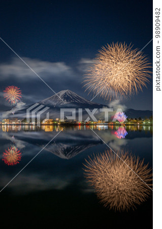 [Yamanashi Prefecture] Lake Kawaguchi Winter Fireworks 98909482