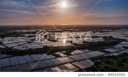 countryside sunset 98910384