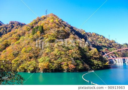 Unazuki Lake and Lakeside Bridge [Kurobe Gorge Railway Torokko Train] 98913983