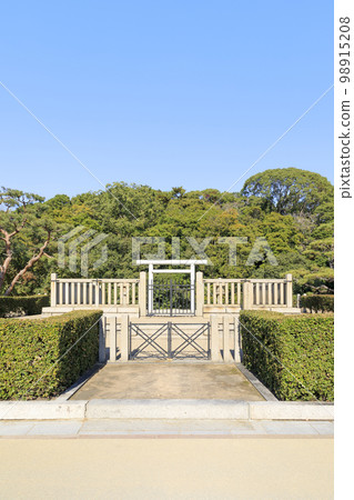 Hanzei-tenno-ryo Kofun (Tadeiyama Kofun), Sakai City, Osaka Prefecture 98915208