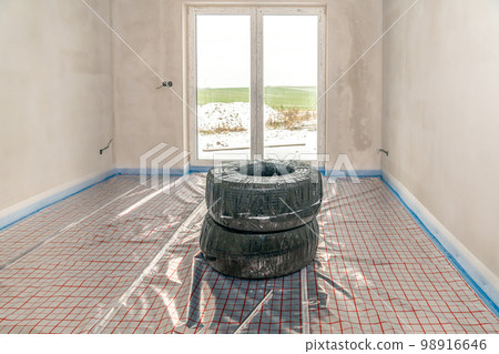 room ready for installation of underfloor heating 98916646