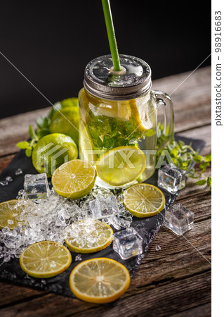 Lemonade with ice 98916683
