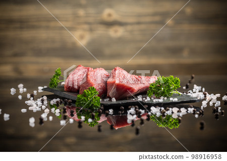 Raw beef meat Raw beef meat 98916958