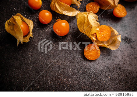 Fresh Cape Gooseberry 98916985
