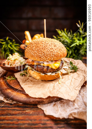 Cheese burger with grilled patty Cheese burger with grilled patty 98916993