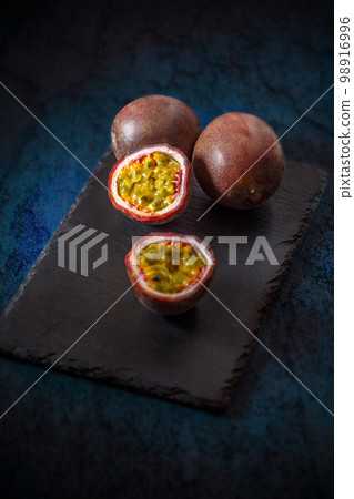 Half passion fruits 98916996