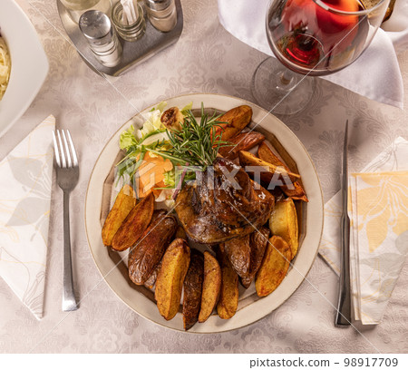 Barbecue Leg of Lamb 98917709