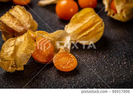Physalis peruviana fruit Physalis peruviana fruit 98917806