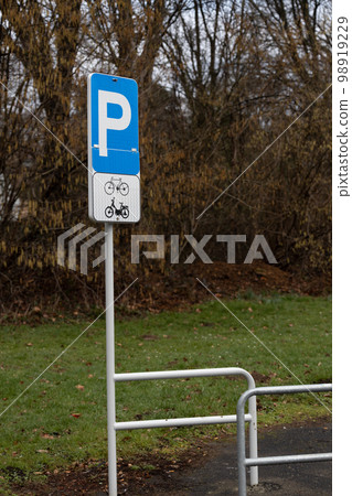 Sign for parking bicycles and motorcycles 98919229