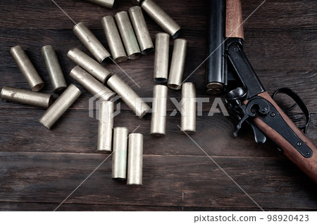 Vintage retro shotgun with brass cartridges Vintage retro shotgun with brass cartridges 98920423