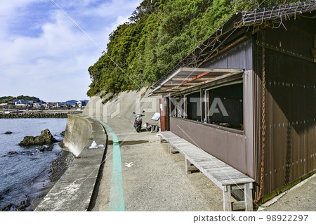 Osatsu Kamado (Mie Prefecture) Osatsu Kamado (Mie Prefecture) 98922297