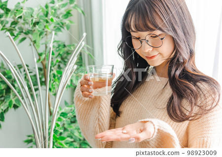 Woman taking medicine 98923009
