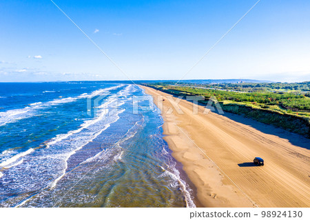 千里濱Na道在清晨,能登里山山道(背景朝著輪島市) 千里濱Na道在清晨,能登里山山道(背景朝著輪島市) 98924130