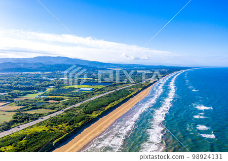 千里濱Na車道,清晨,裡藤里山海道(金澤市的背景) 千里濱Na車道,清晨,裡藤里山海道(金澤市的背景) 98924131