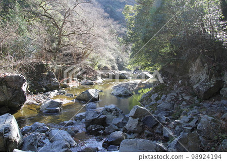 大阪高槻攝津的新年風景 98924194