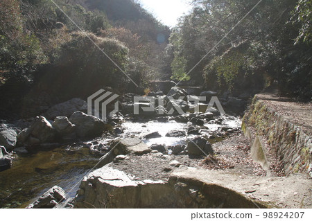 大阪高槻攝津的新年風景 98924207