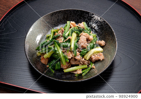 Yuma-na and bacon stir-fry Yuma-na and bacon stir-fry 98924900