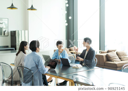 People to discuss People to discuss 98925145