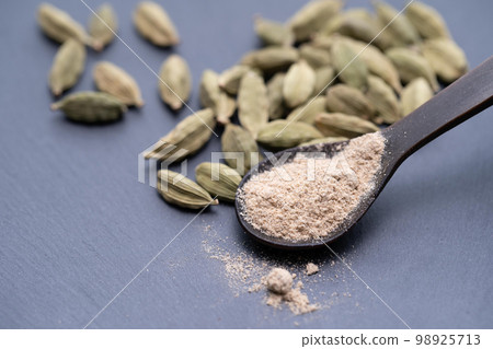 Cardamom spice powder grain 98925713