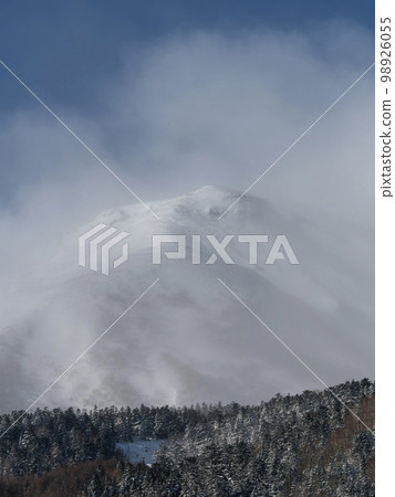 白雪皚皚的乘鞍山風景 白雪皚皚的乘鞍山風景 98926055