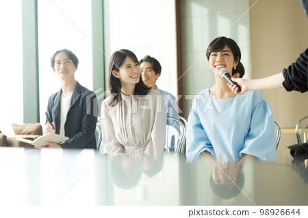 男女參加研討會 98926644