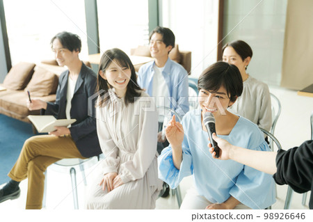 男女參加研討會 98926646