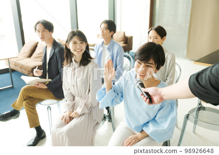 男女參加研討會 98926648