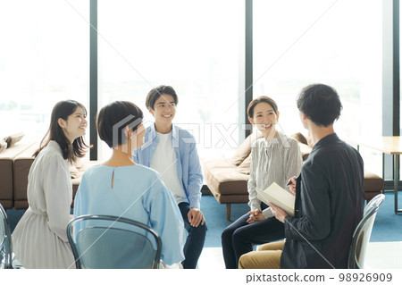 男女參加研討會 98926909