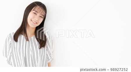 看著相機的女人肖像 看著相機的女人肖像 98927252