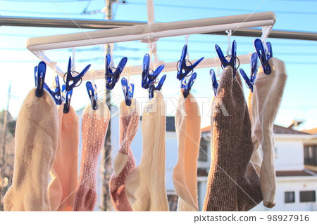 把襪子掛在外面 把襪子掛在外面 98927916