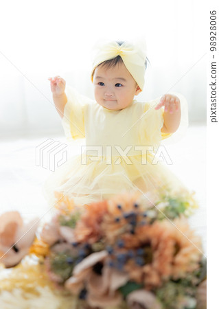 baby in yellow dress 98928006