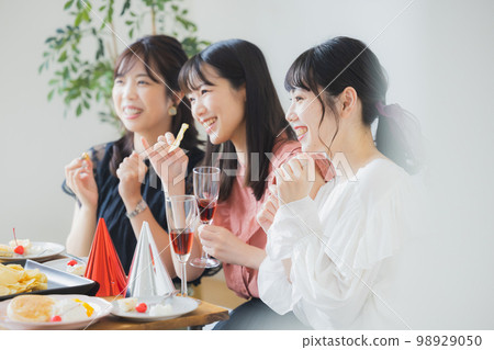 女生聚會圖片 98929050