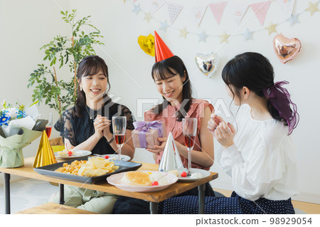 女生聚會圖片 98929054