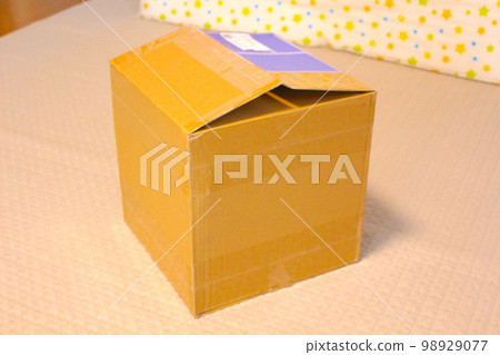 Cardboard delivered by mail order 98929077
