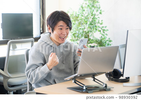 Young men playing guts pose 98930392