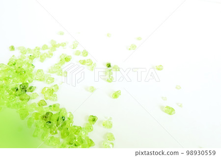 Scattered peridot background material 98930559