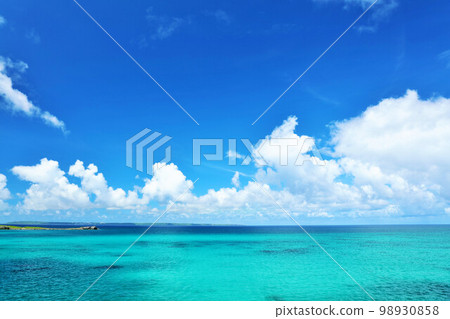 Okinawa Miyakojima blue sky and sea Okinawa Miyakojima blue sky and sea 98930858