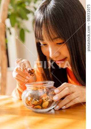Dried flowers A young woman enjoying a flower arrangement 98931075